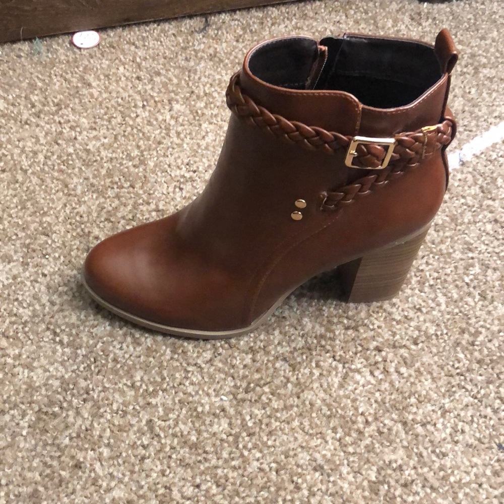 American Eagle ankle heeled booties